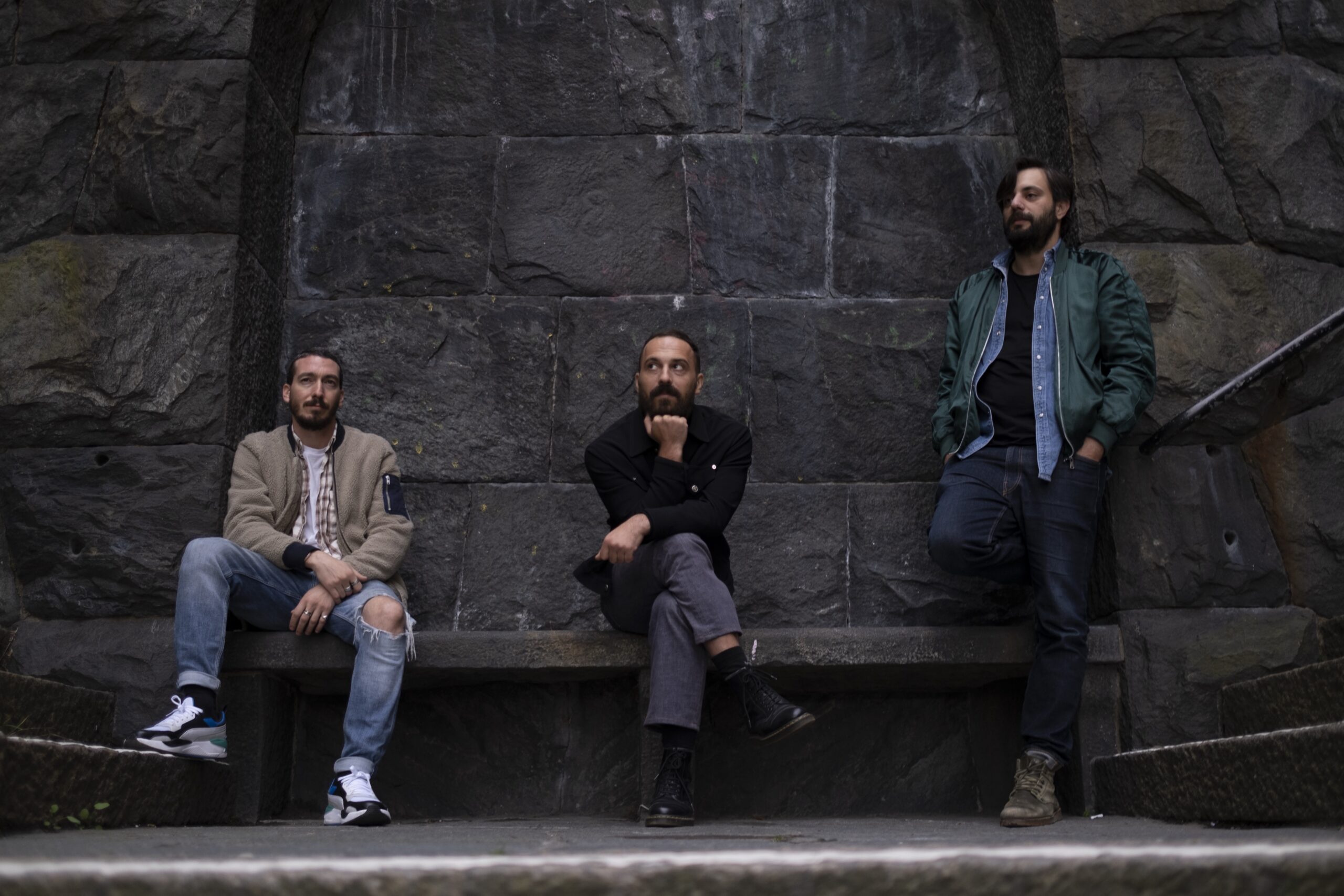 Il trio atmospheric dream pop italiano EMMECOSTA pubblica il video dell’ipnotico singolo ambient-pop ‘Effort’